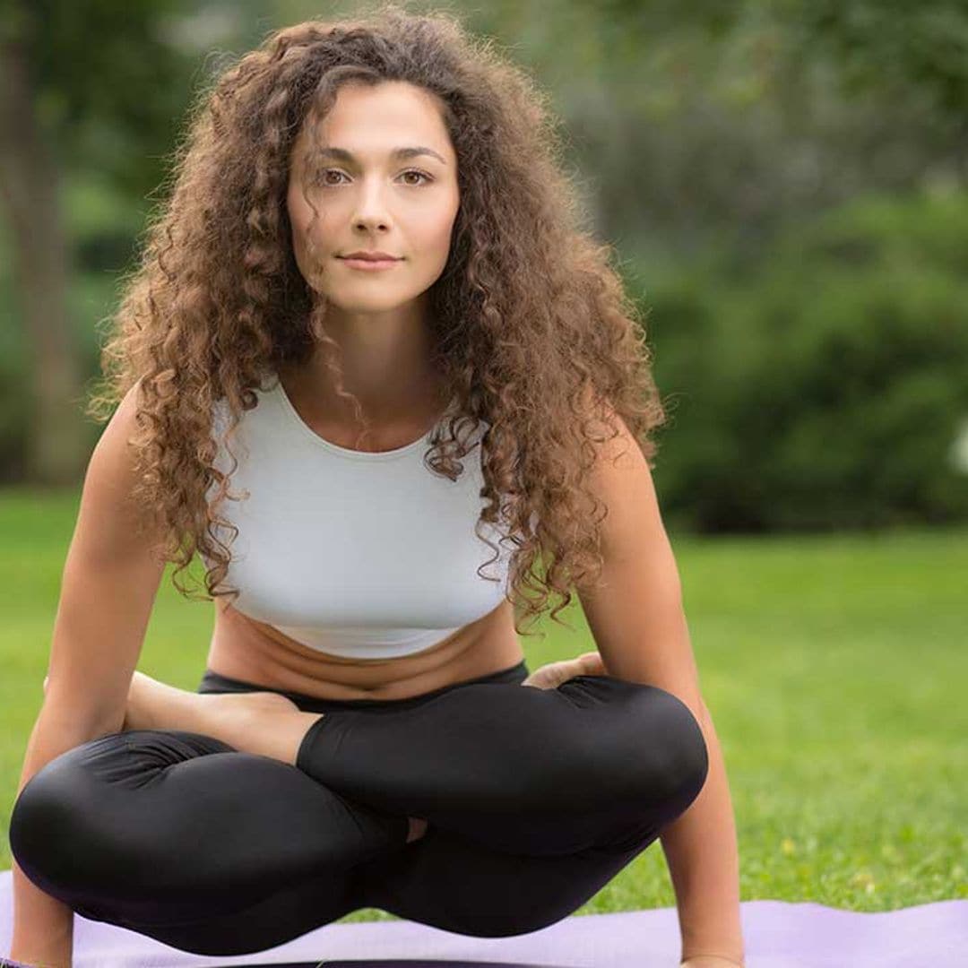 Rutina de ejercicios de fuerza para mejorar tu práctica de yoga