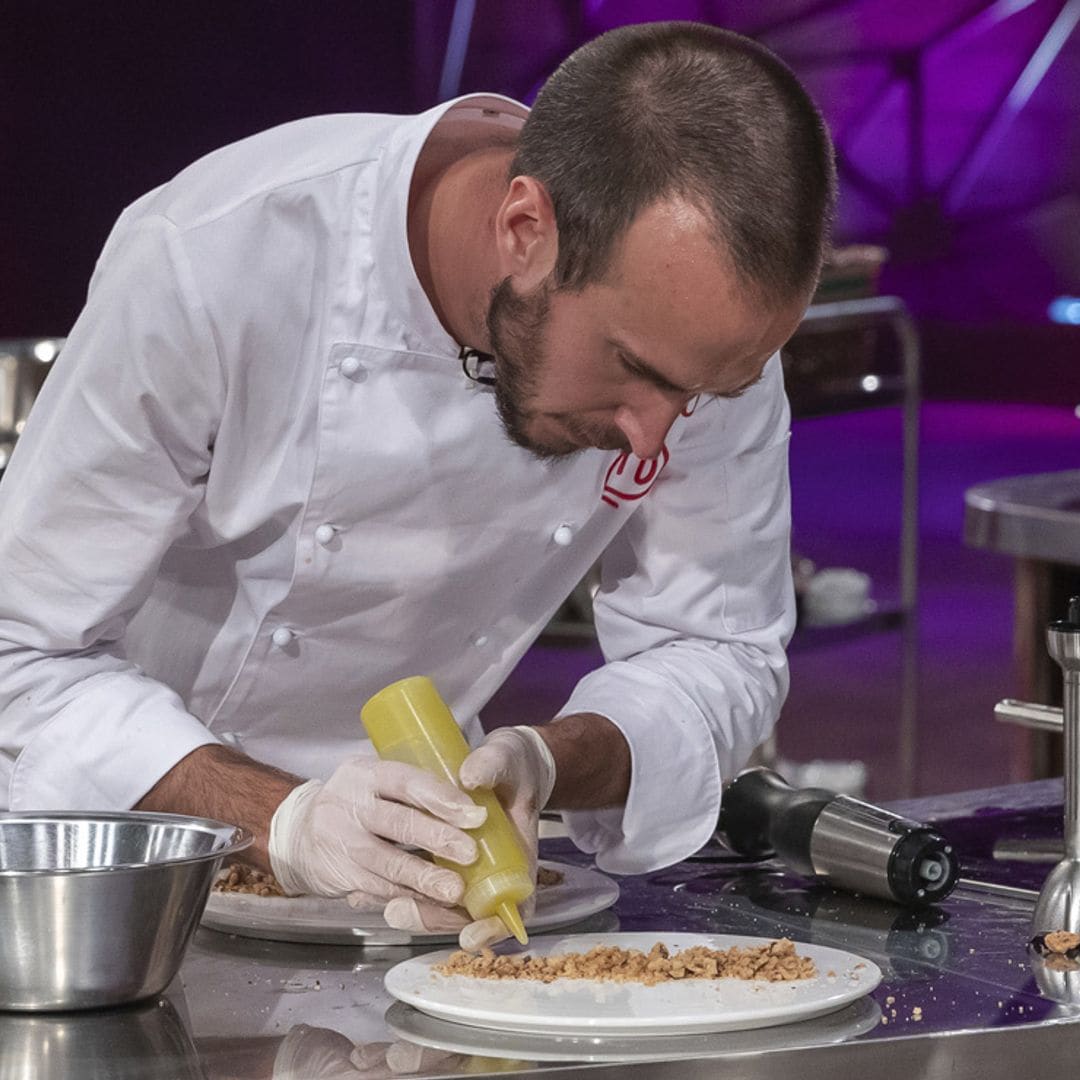 arnau cocinando