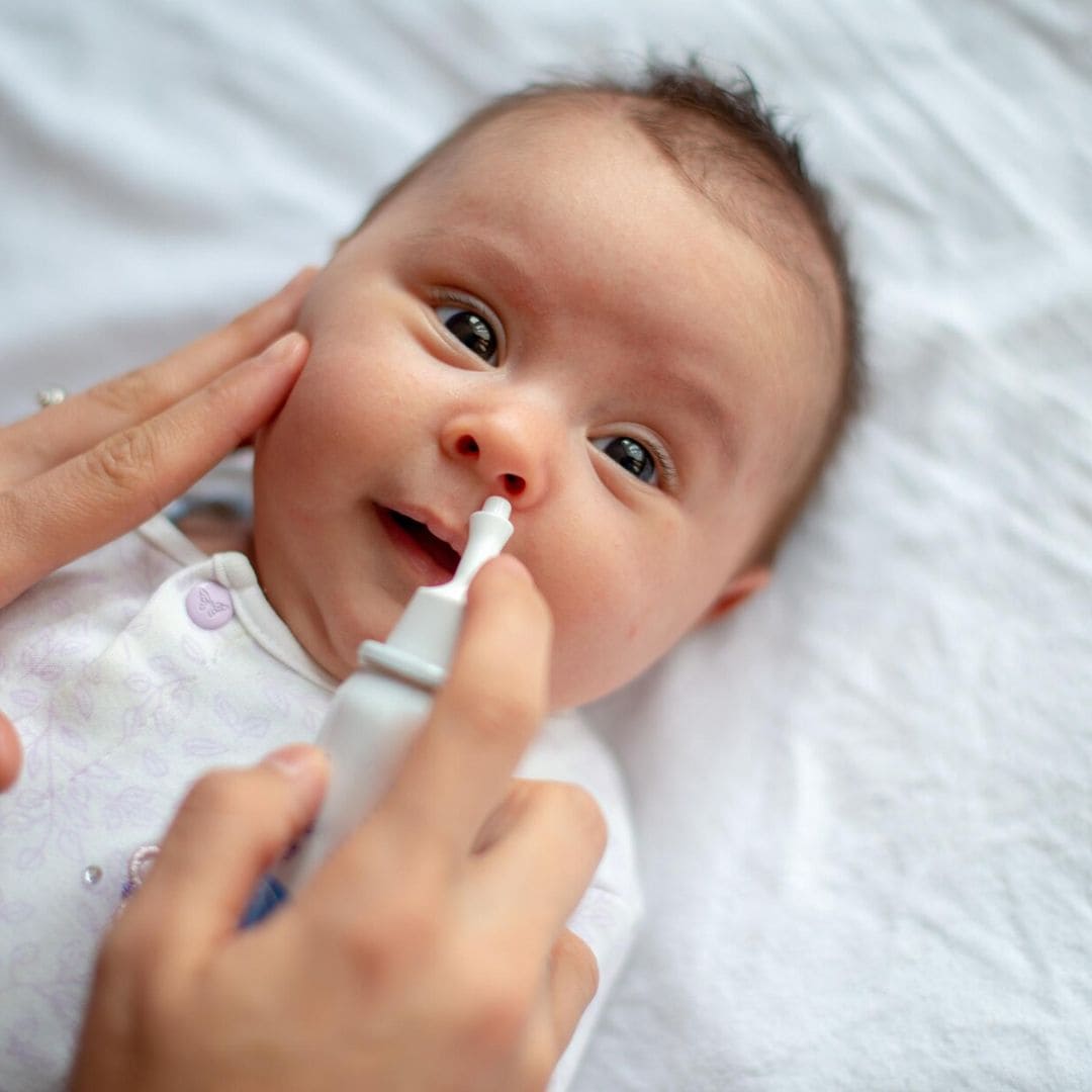 ¿Cuál es la forma correcta de hacer un lavado nasal a un niño?