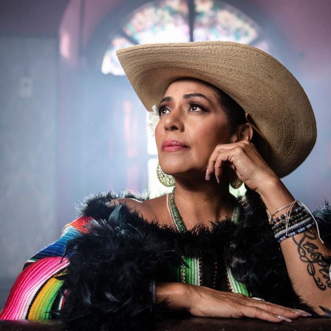 ‘La Sánchez’, el más reciente disco de Lila Downs, es un reflejo de sus raíces sororas y otro poderoso álbum para agregar a su catálogo