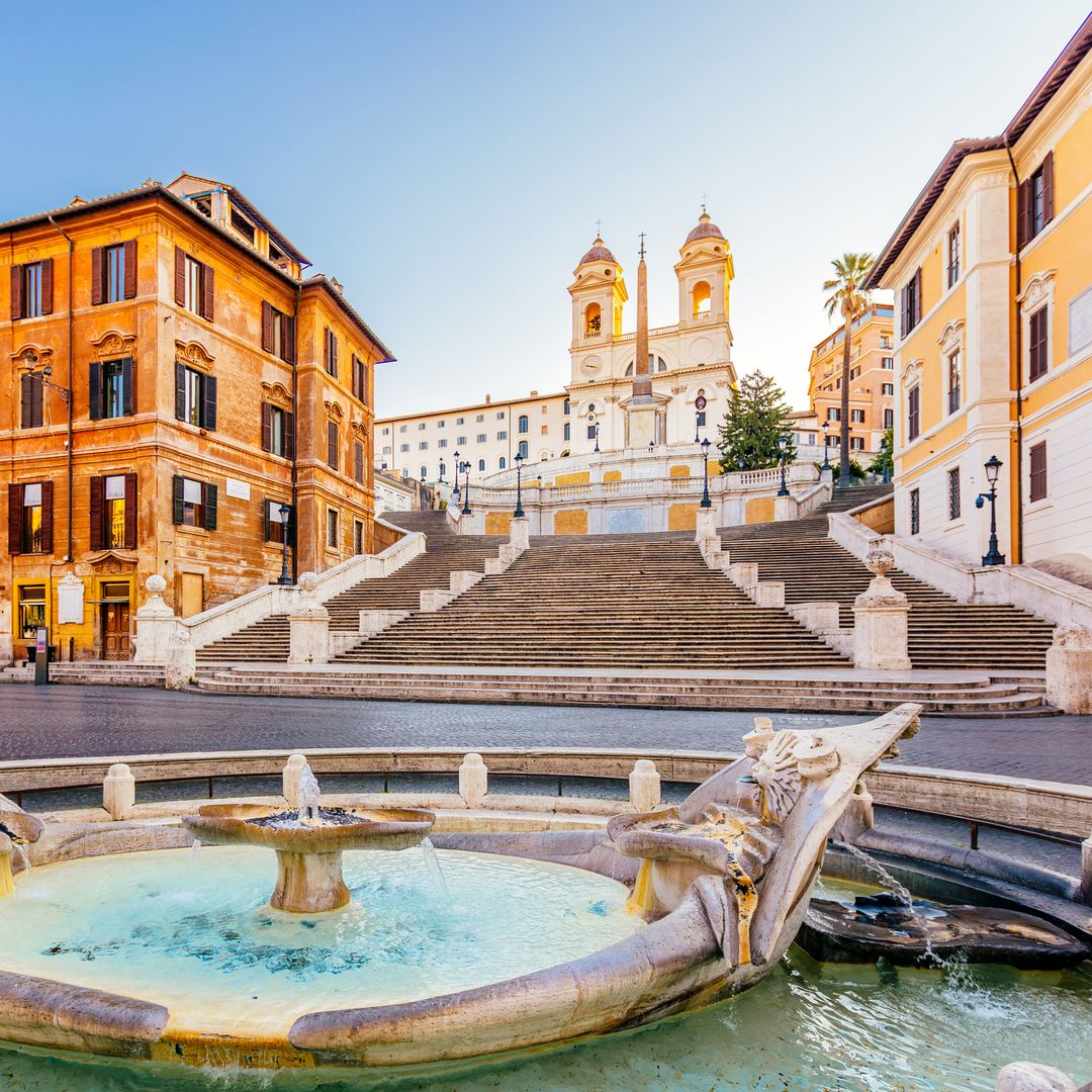 Fuente de la Barcaccia, plaza de España, Roma