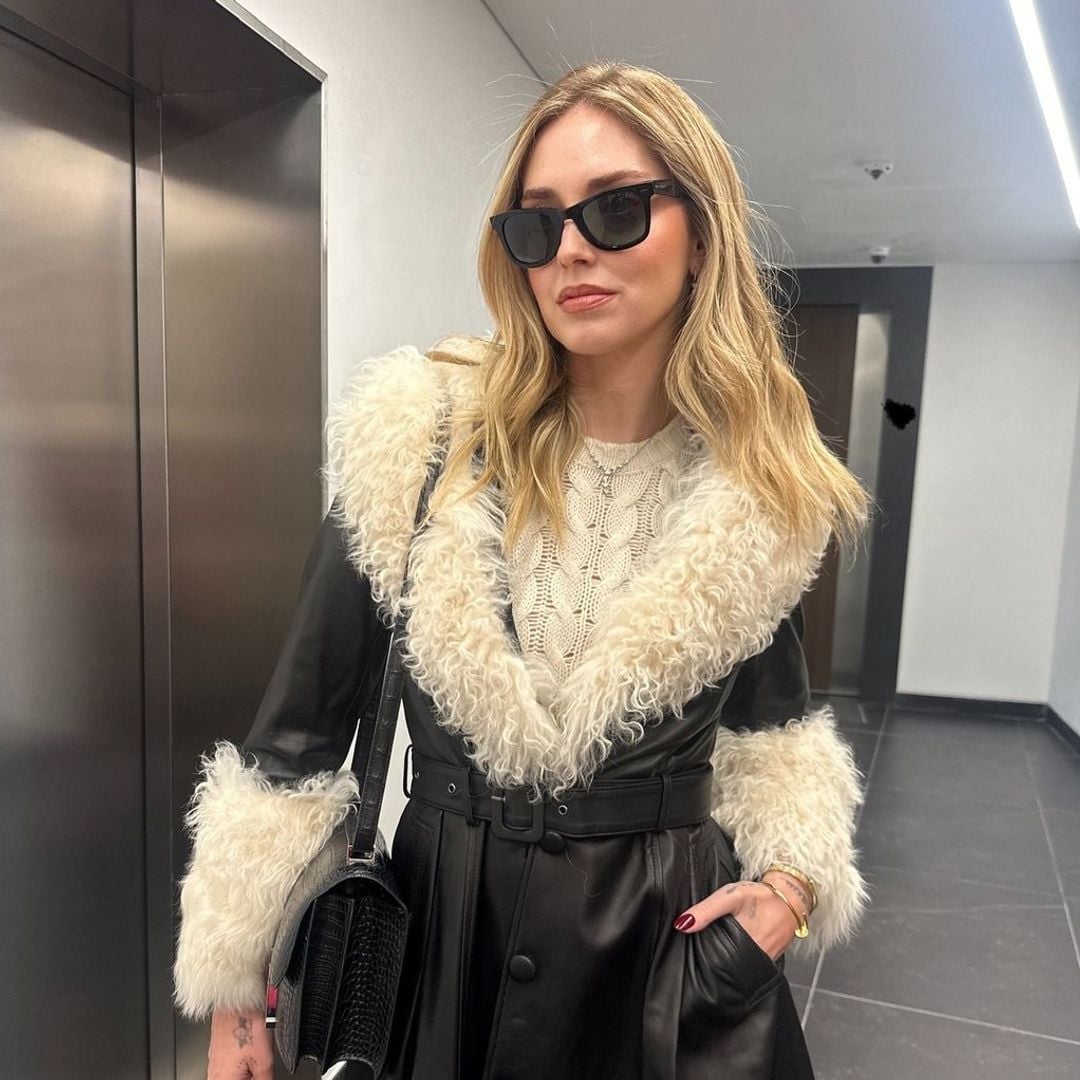 Chiara Ferragni estrena el abrigo 'Penny Lane' que este otoño transforma los looks básicos en especiales