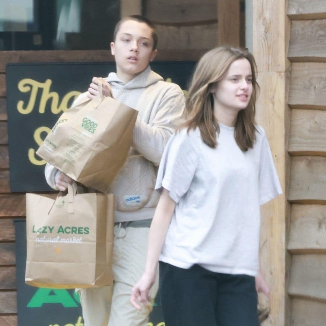 Knox y Vivienne Jolie-Pitt son inseparables: así se preparan para Día de Acción de Gracias