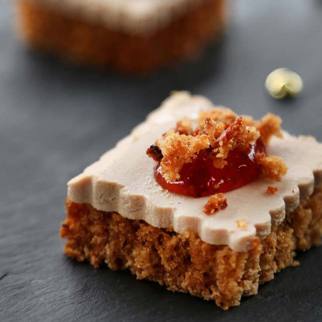 Bocadito de foie con pan de especias y mermelada de fresas