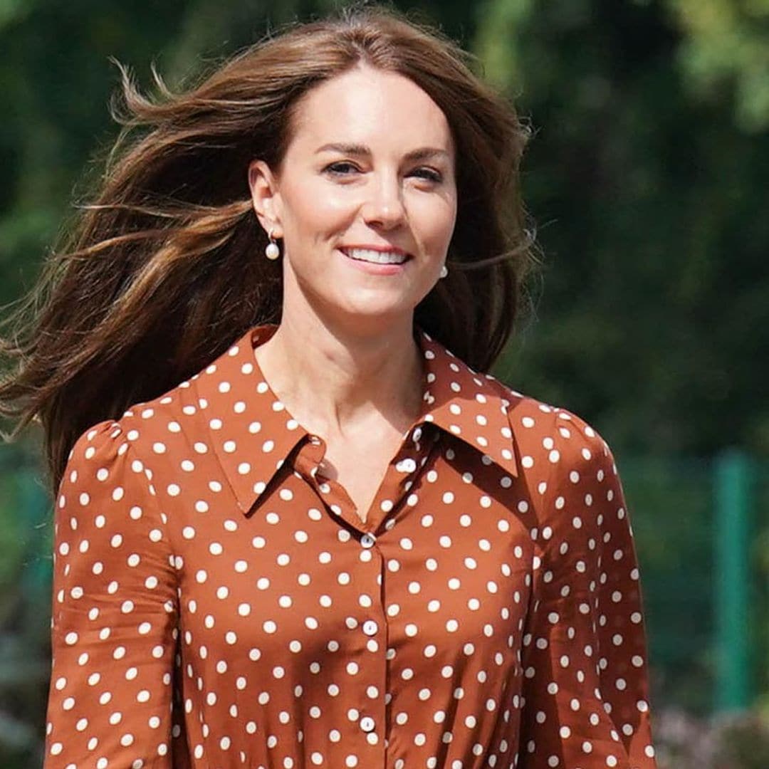 Kate Middleton inaugura el curso con un nuevo vestido de lunares que no es como los demás