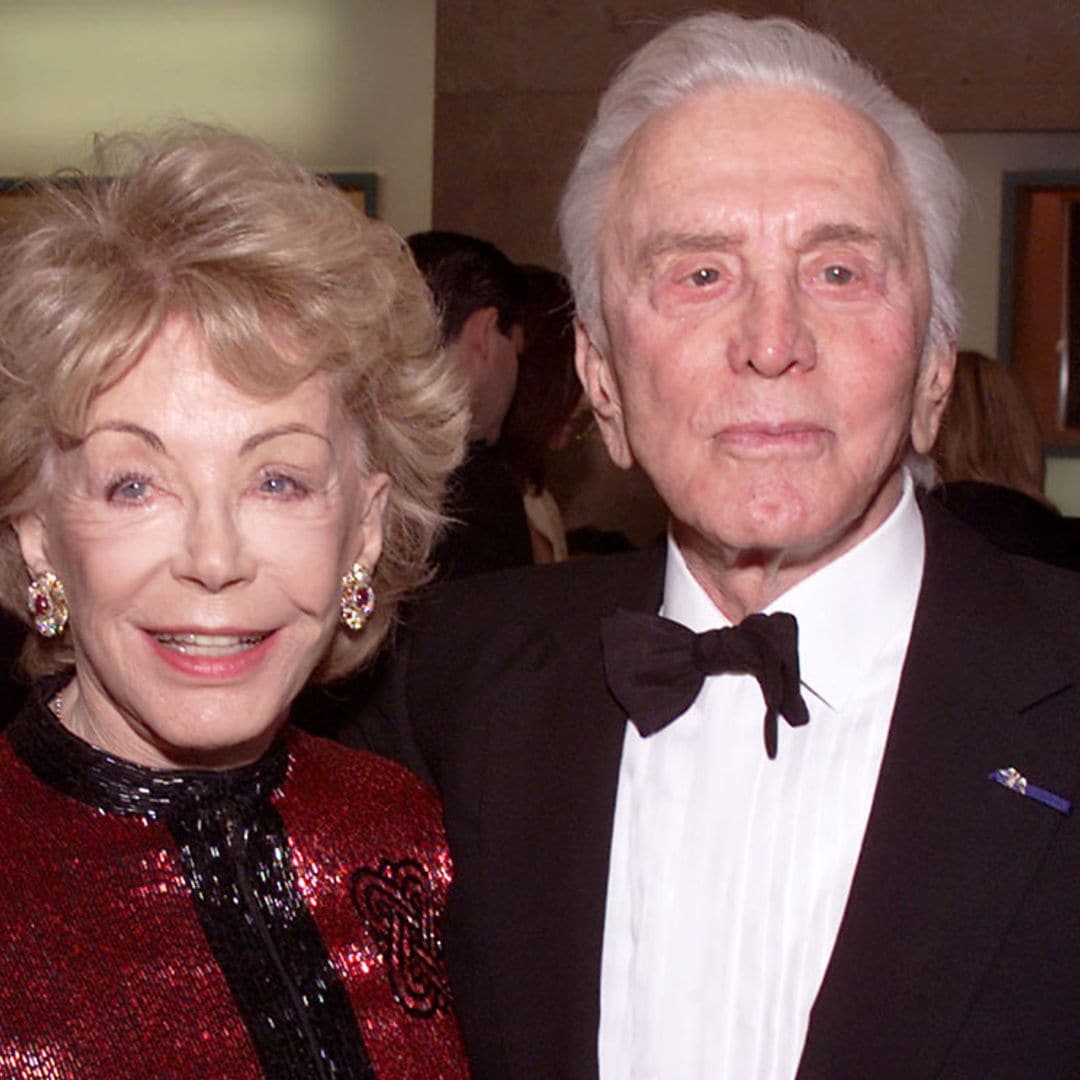 Fallece la viuda de Kirk Douglas un año después de la muerte del actor