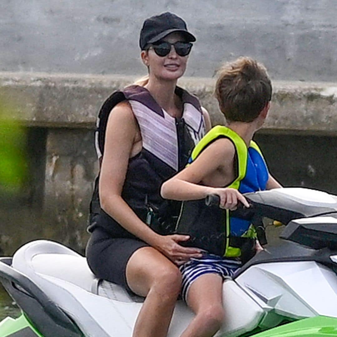 Ivanka Trump y Jared Kushner enseñan a sus hijos a andar en jet ski