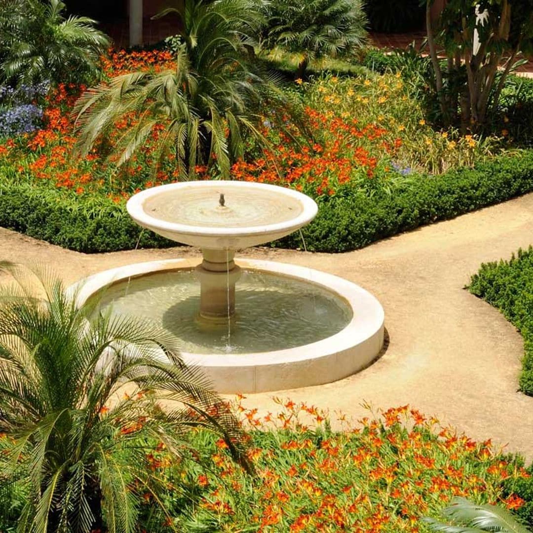 Guía para que encuentres la fuente ideal para decorar tu jardín o patio