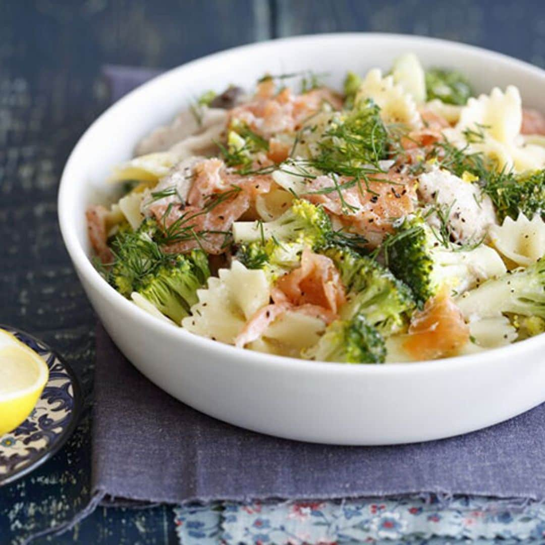 Ensalada de pasta con brócoli y ahumados