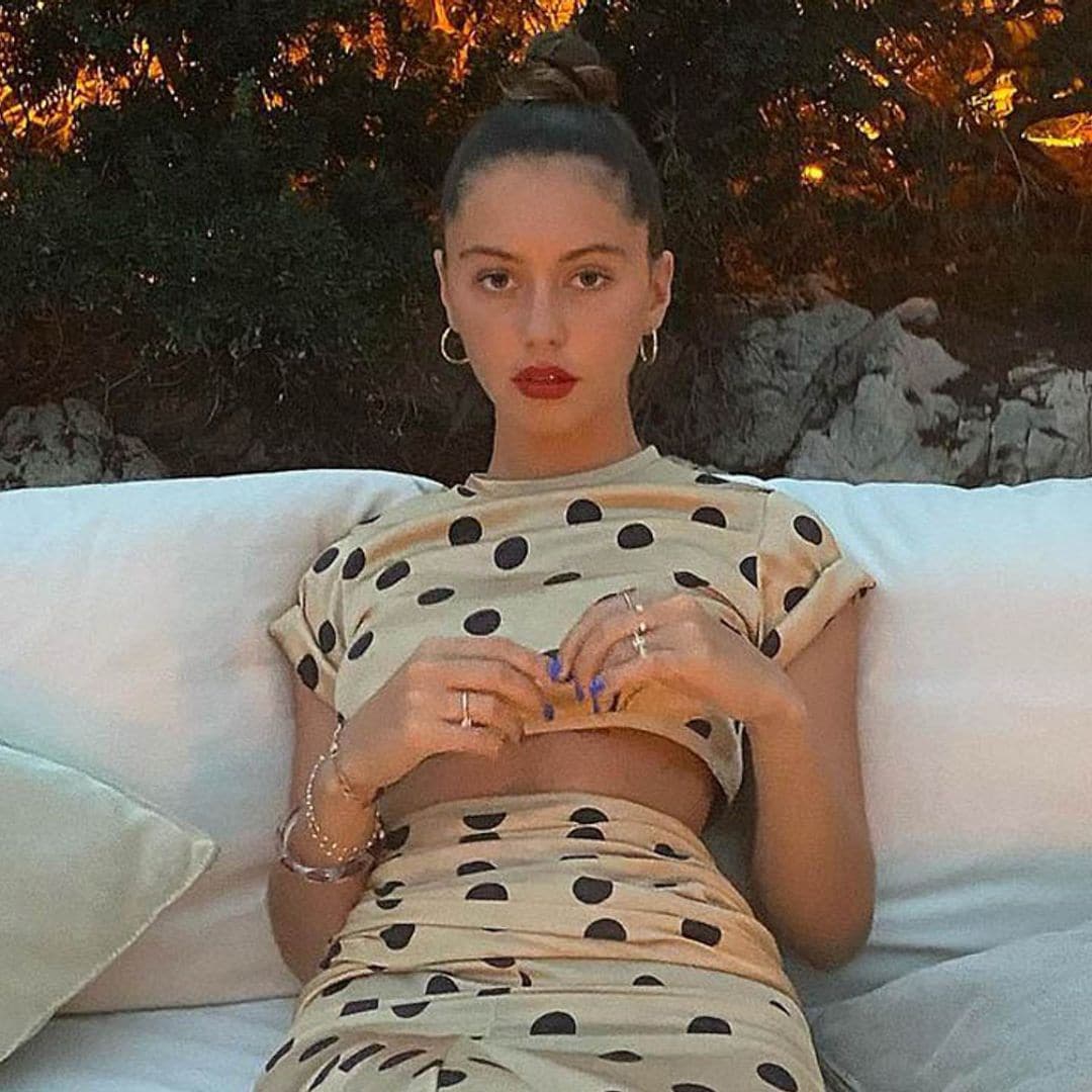 Iris Law también se rinde al estampado español más visto sobre la pasarela