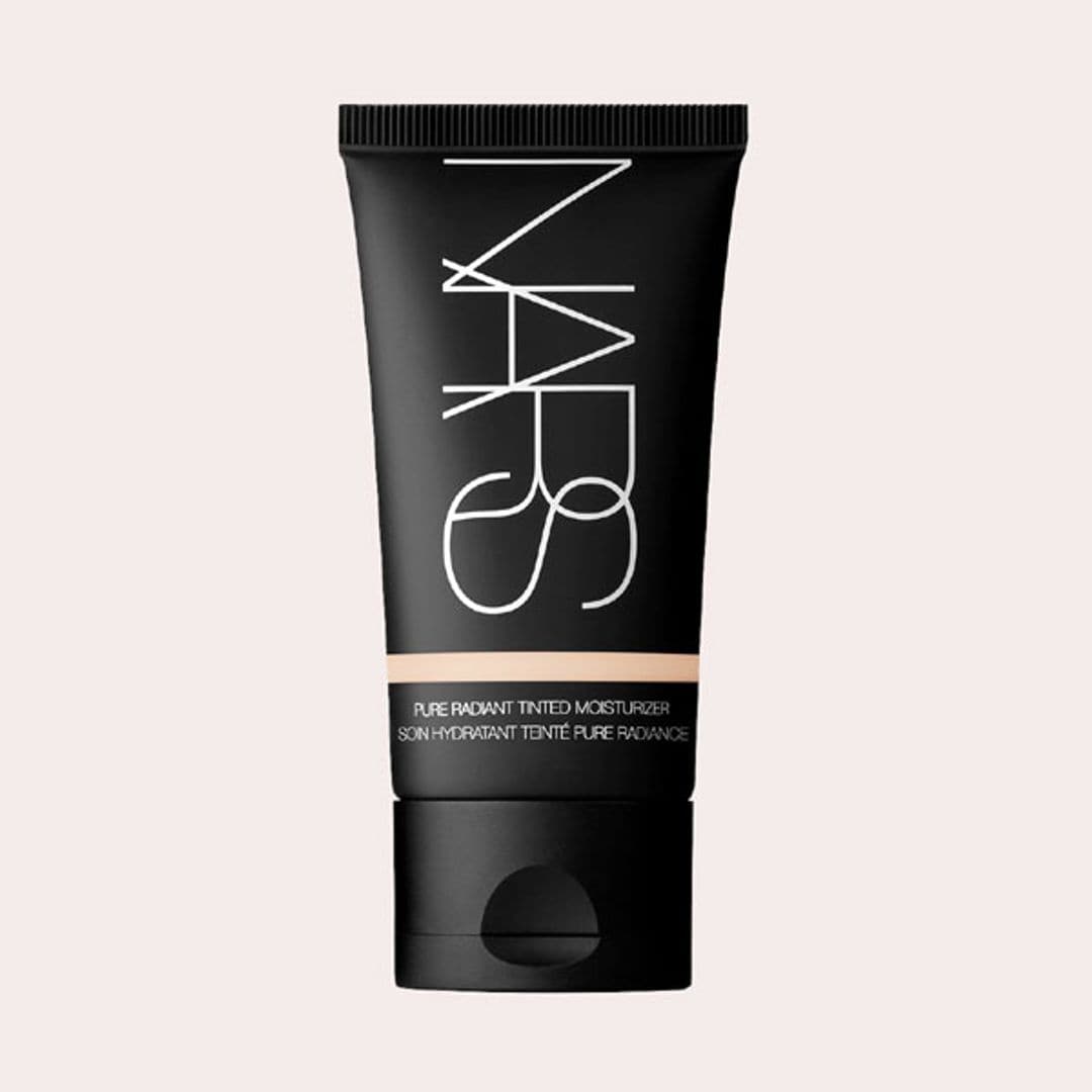 ACABADO ATERCIOPELADO: NARS Cosmetics Pure Radiant Tinted Moisturizer SPF 30/PA+++ Terre Neuve