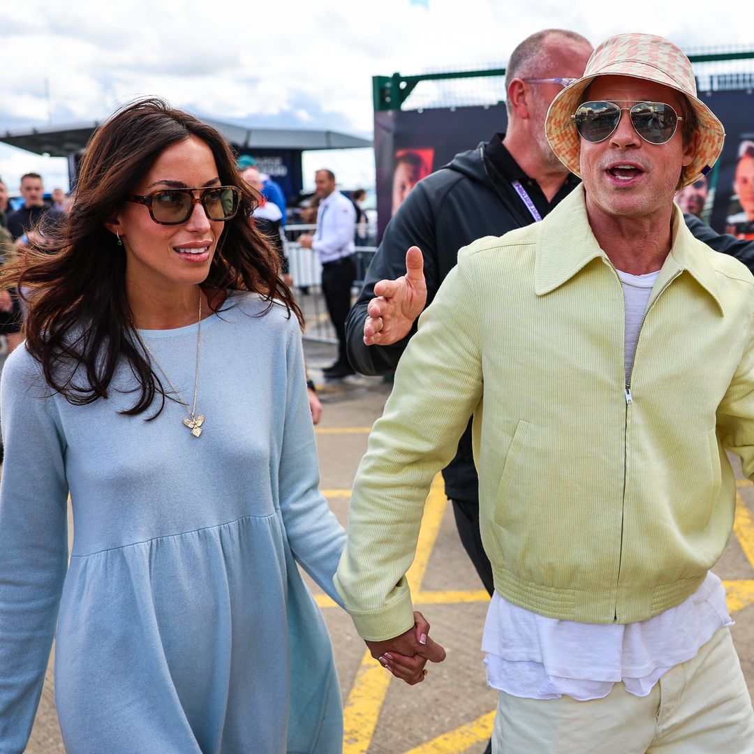 Como pocas veces, Brad Pitt e Inés de Ramón presumen su amor en el Gran Premio de Gran Bretaña