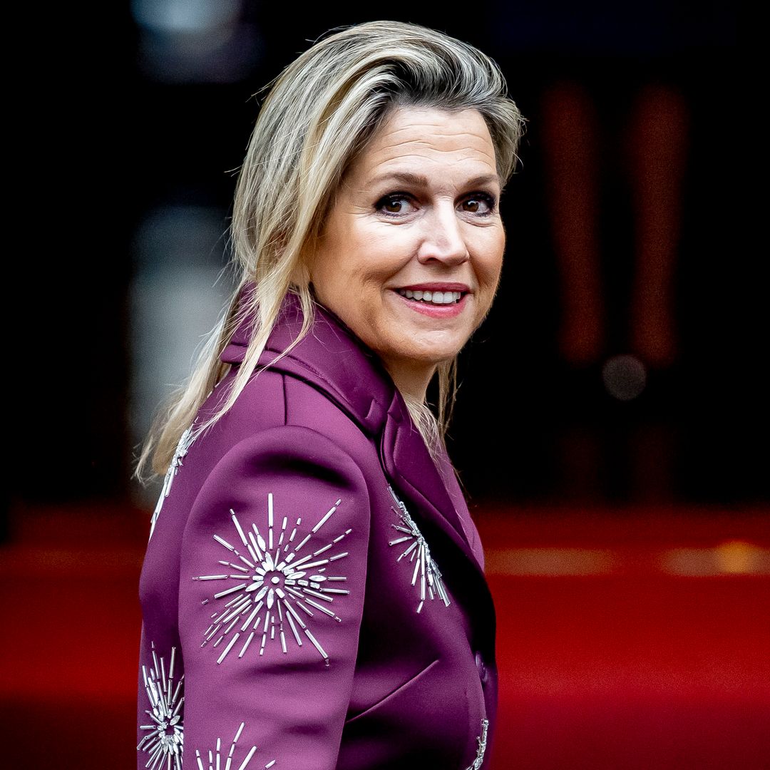 La innovación de la reina Máxima, en sus primeros looks de 2025: blusa 'retro' y abrigo 'explosivo'