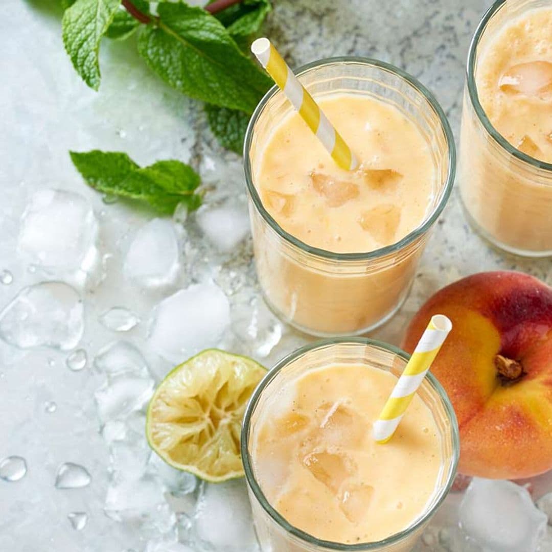 Batido de melocotón con manzana y lima