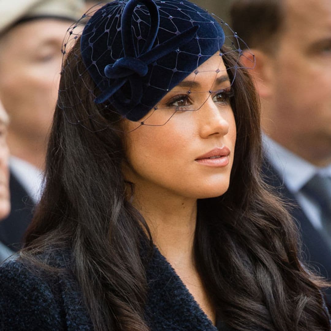 Dónde encontrar el abrigo azul de Meghan antes de que se agote