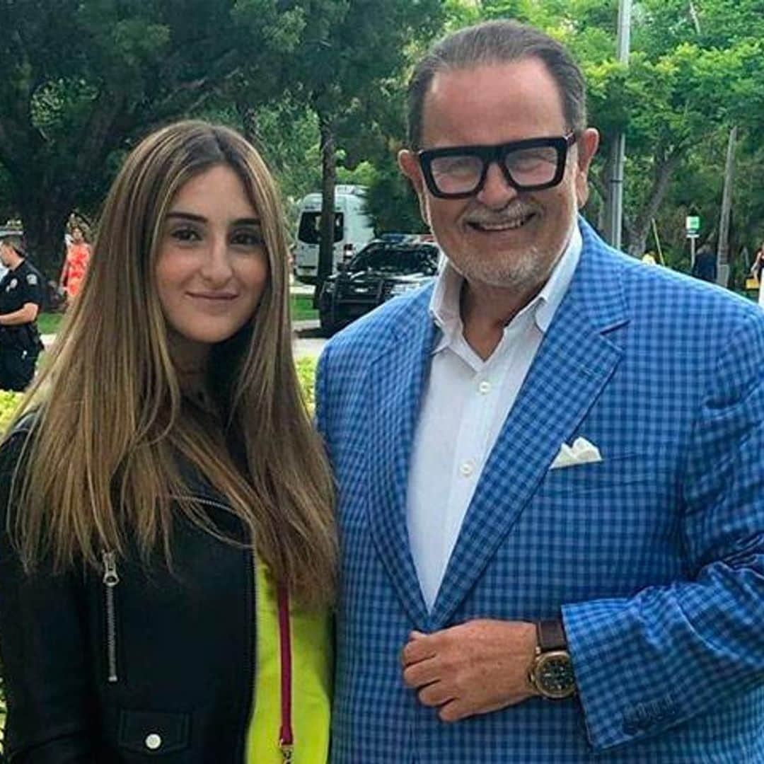 Raúl de Molina, molesto con su hija por su descuido al viajar en avión