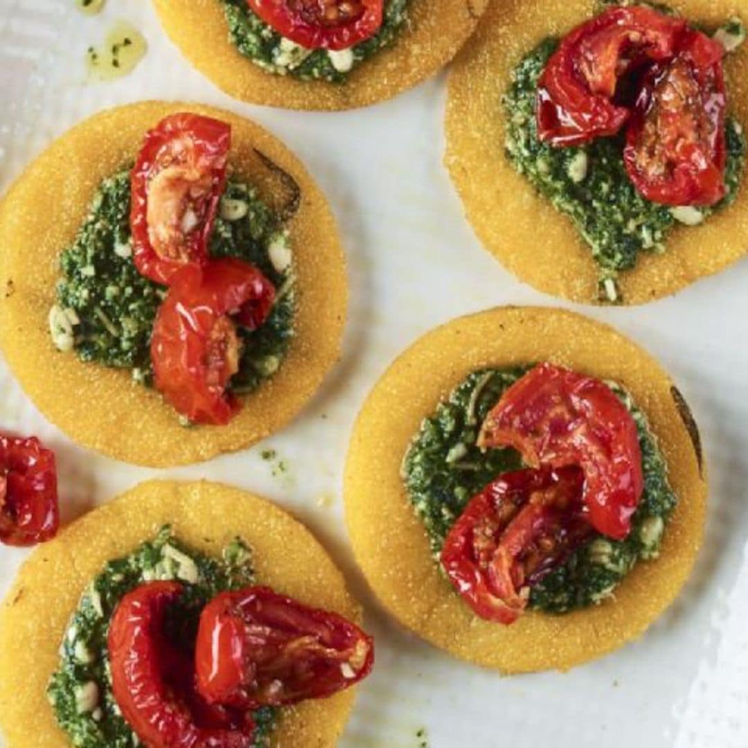 'Mini pizzas' de polenta veganas