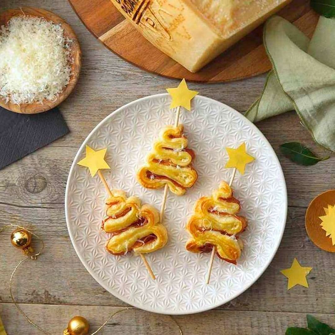 Arbolitos de Navidad de hojaldre, jamón y Grana Padano