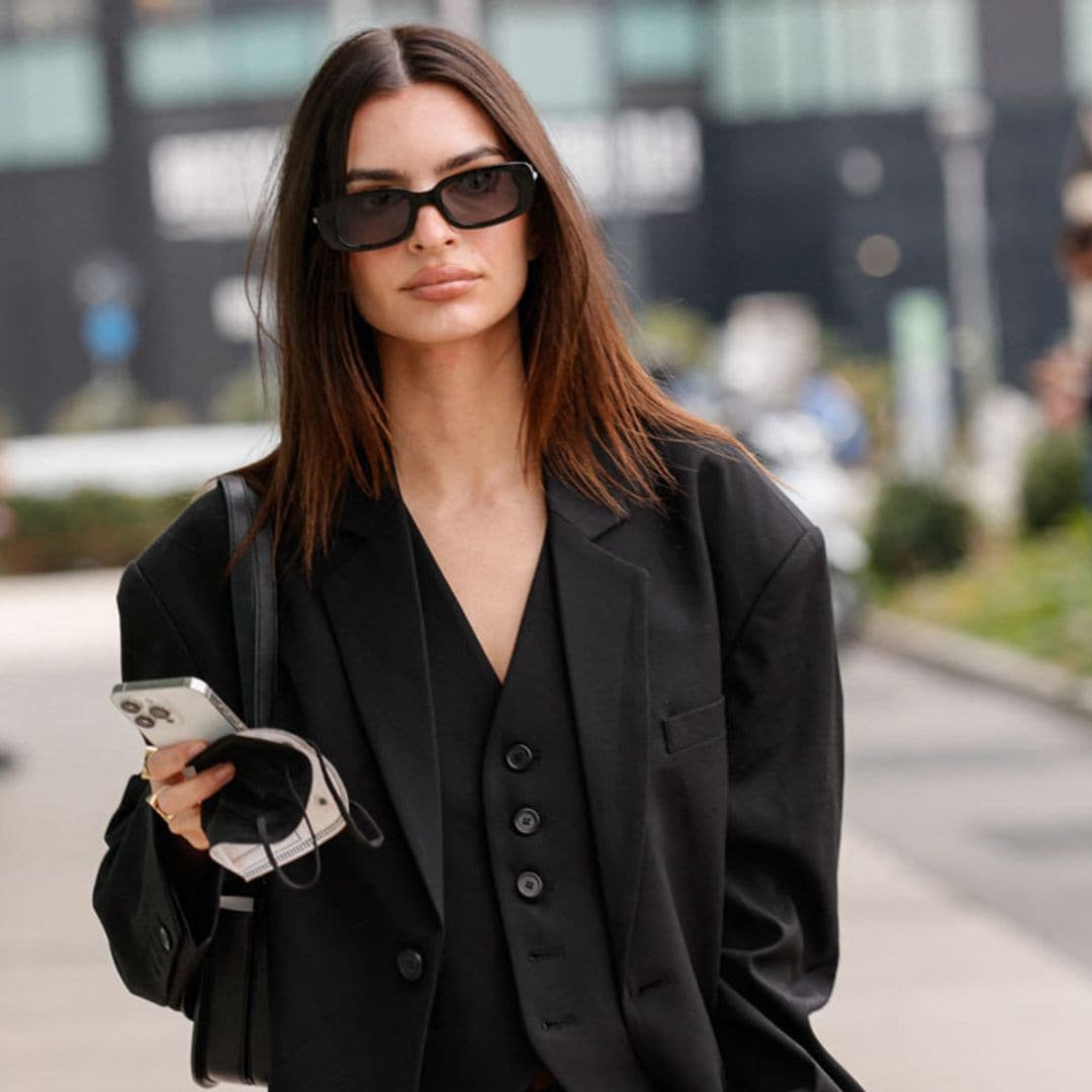 El traje de Emily Ratajkowski es tan cómodo como un vestido y funciona con tacón o zapato plano