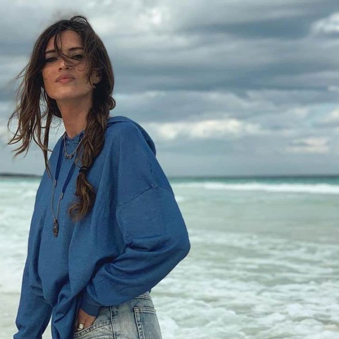 Un jersey lavanda para reinventar los vaqueros: el look que vamos a copiar a Sara Carbonero