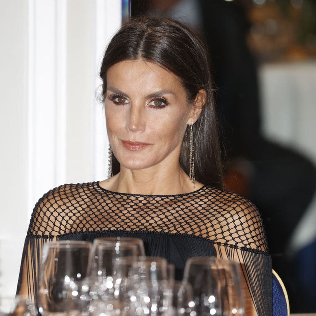 Doña Letizia rescata el impactante vestido del escote rejilla que fascinó a Penélope Cruz