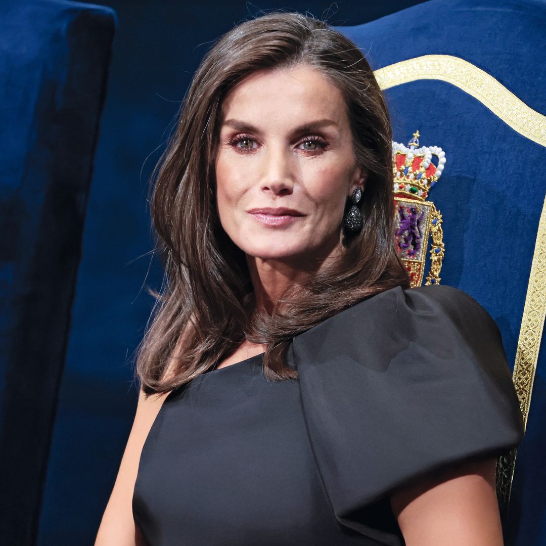 un primer plano de la reina Letizia