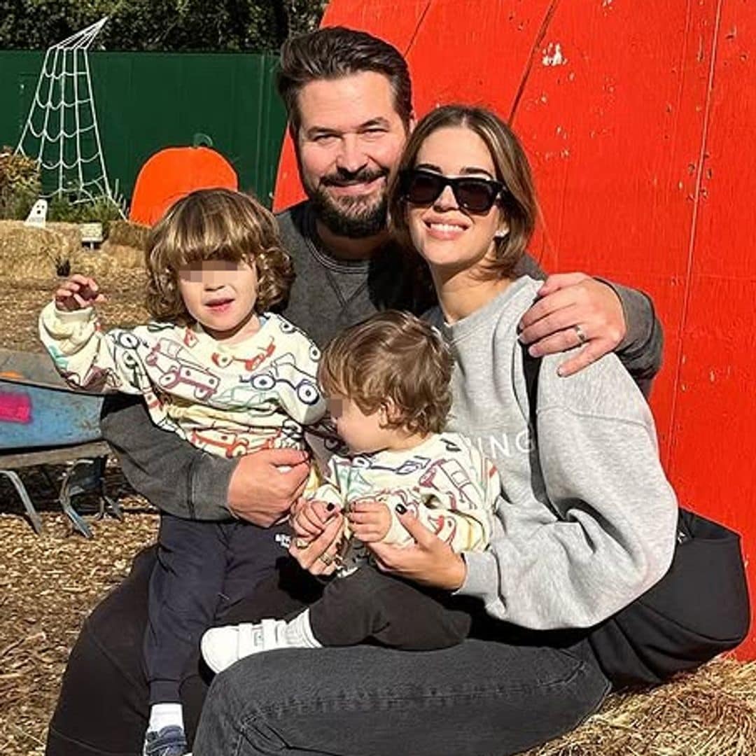 Clara Alonso con su marido y sus dos hijos