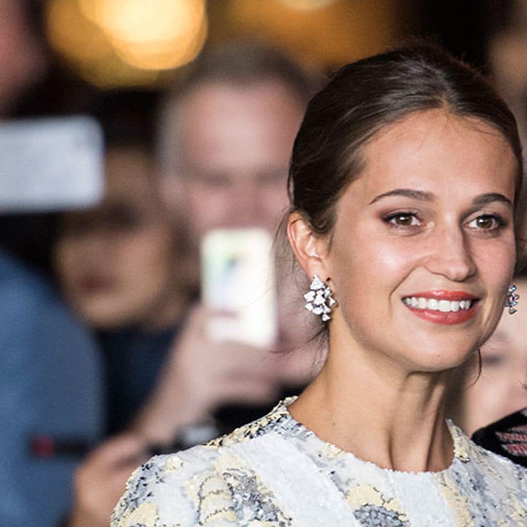 De San Sebastián a Zúrich, Alicia Vikander continúa con su 'tour de estilo'