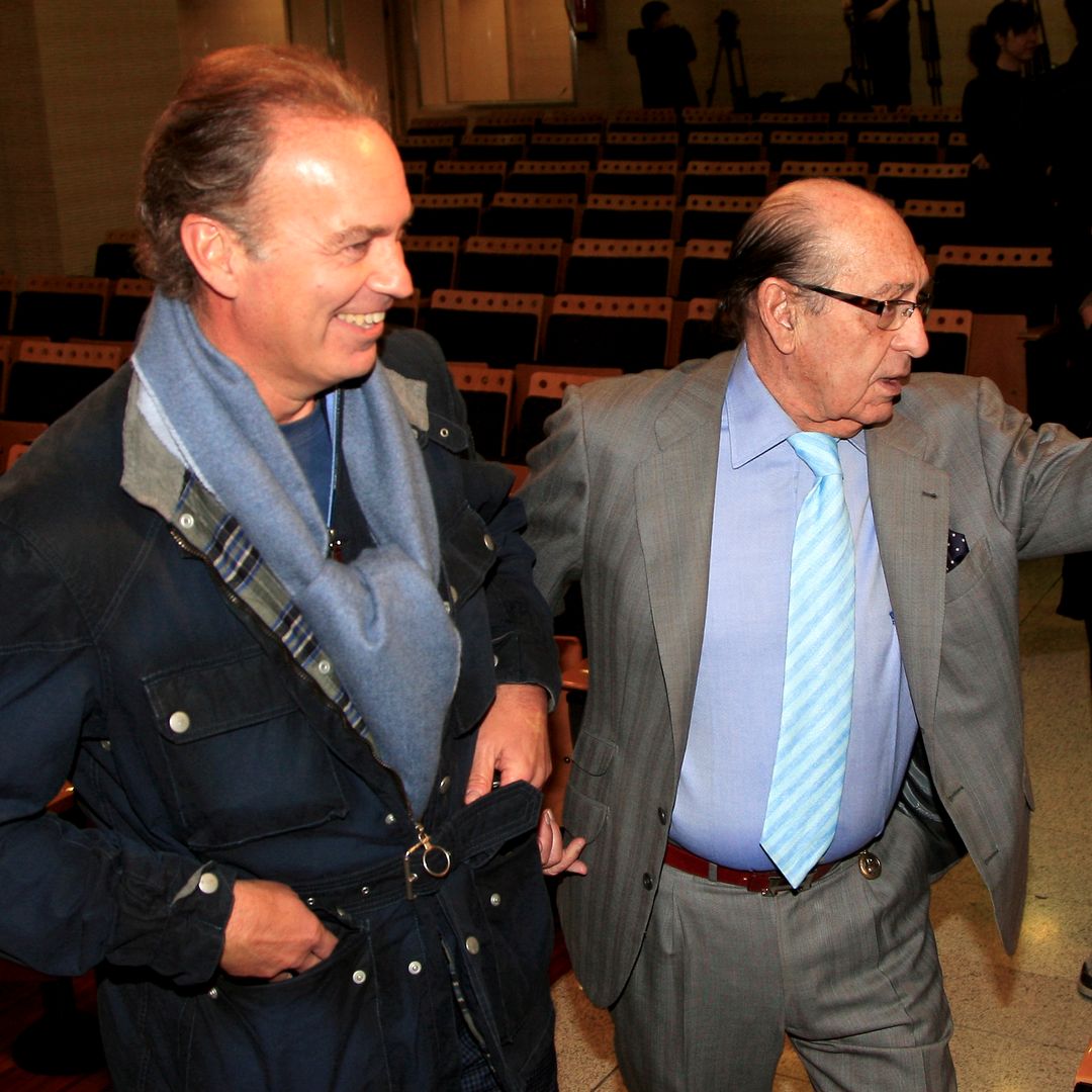 EL CANTANTE Y PRESENTADOR BERTIN OSBORNE Y SU PADRE EL CONDE DE LAS NAVAS Y DE DONADIO DE CASASOLA , ENRIQUE ORTIZ Y LOPEZ VALDEMORO  DURANTE LA PRESENTACION DEL DISCO "REALVOLUTION" 11/12/2009 MADRID