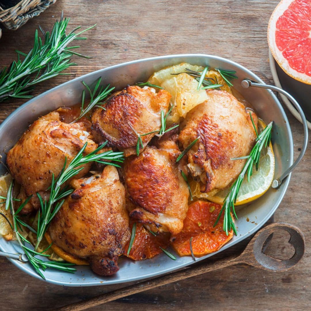 Contramuslos de pollo asados con pomelo al romero