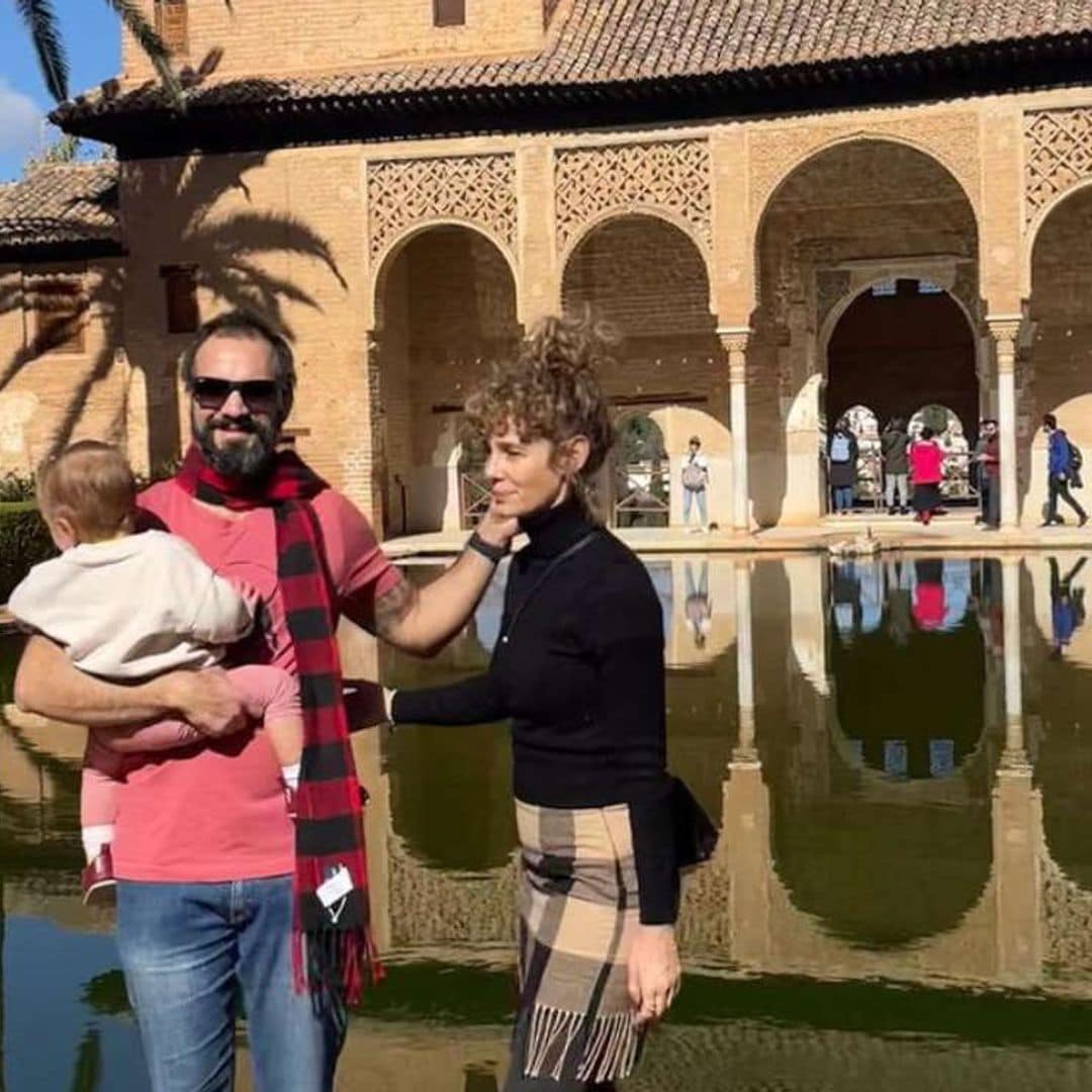 Esther Acebo visita con su hija la Alhambra de Granada ¡y se le cae la baba!