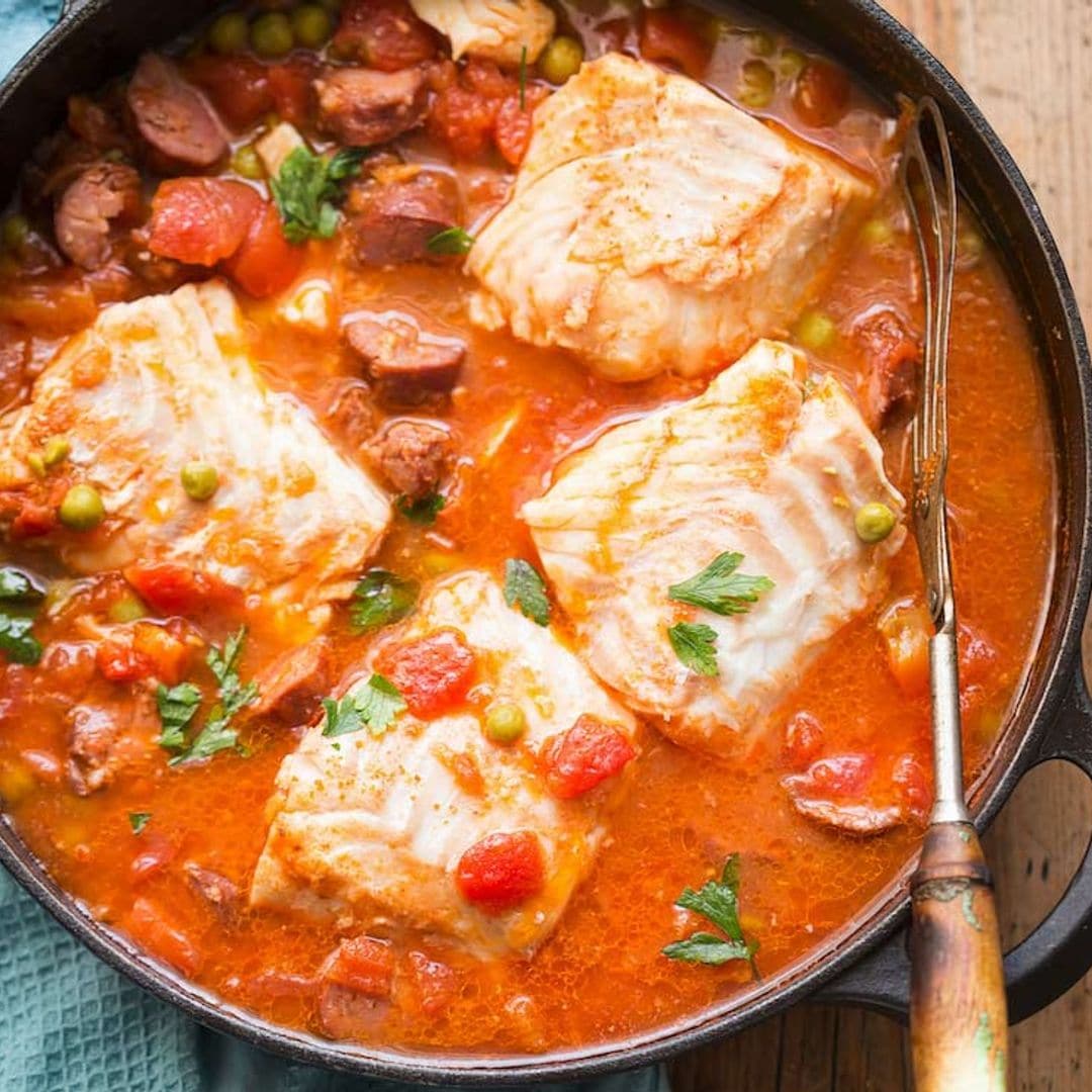 Guiso de bacalao y chorizo en salsa de tomate