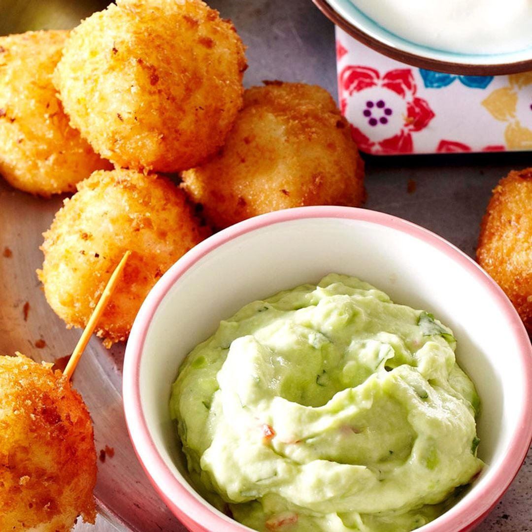 Croquetas de queso con mousse de brécol y mayonesa