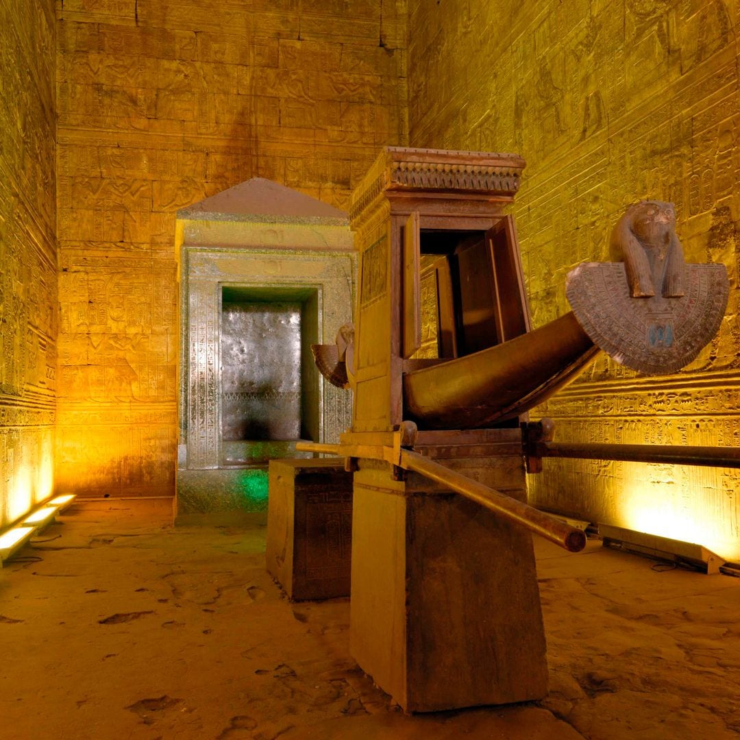 Templo de Edfu y nabe de Horus, Egipto