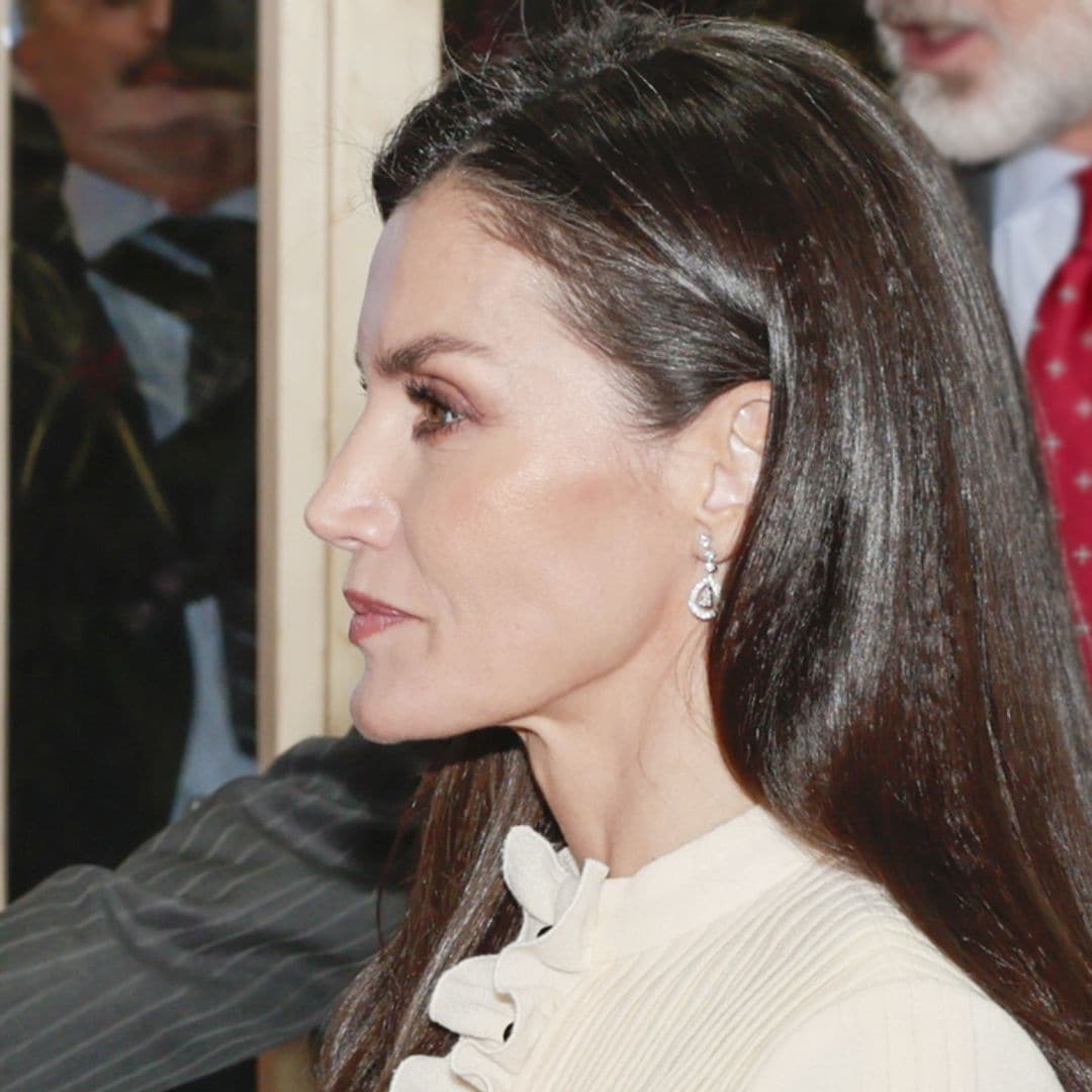 La reina Letizia vuelve a los años 80 con un atrevido peinado 'crimped'