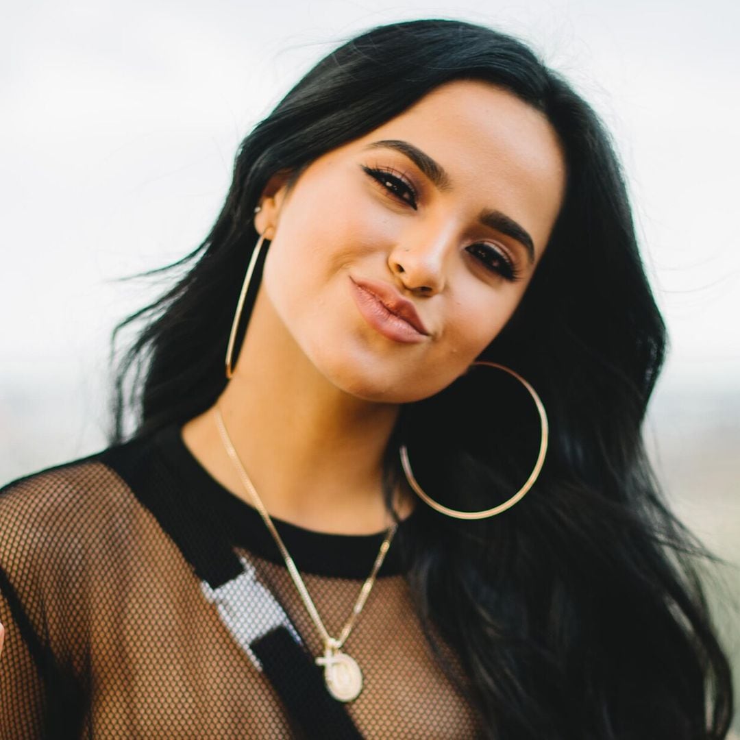 Becky G se corona como la mejor hermana por una serenata sorpresa con todo y mariachis