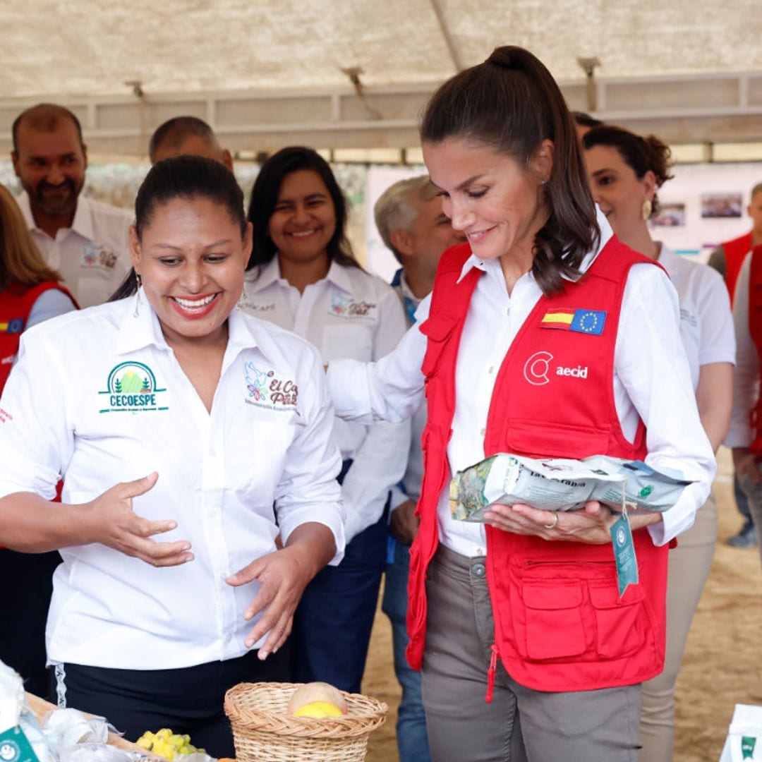 Doña Letizia, fascinada por la elaboración del café en Cali, descubre a qué llaman 'brazo de Reina'