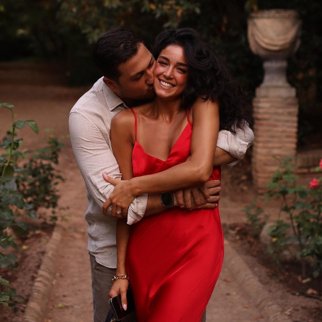 Ale Capetillo comparte nuevas imágenes del día en el que se comprometió con su novio