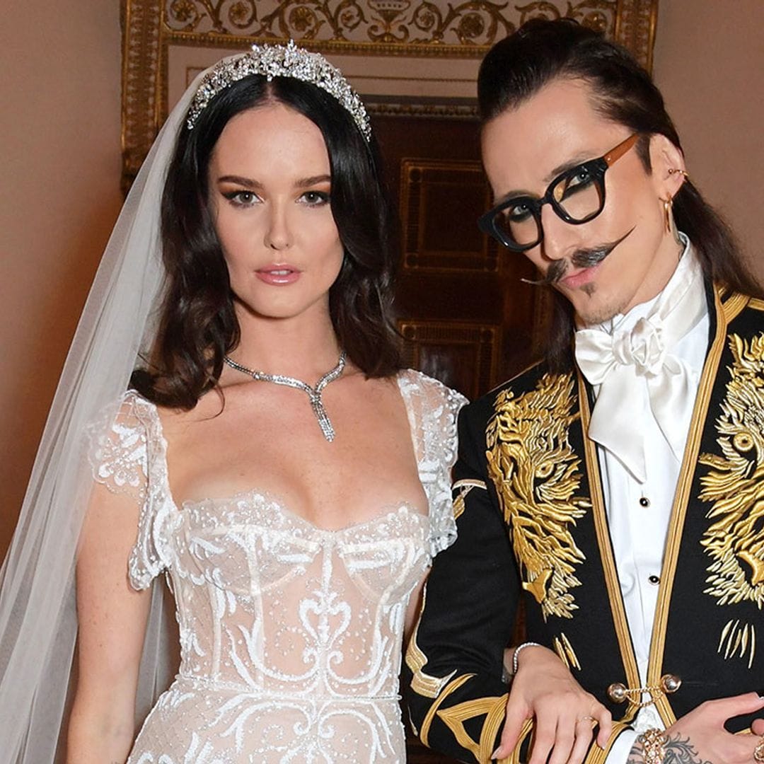 Semitransparente y bordado: el impresionante vestido de la modelo Lottie Archer en su boda con el diseñador Joshua Kane