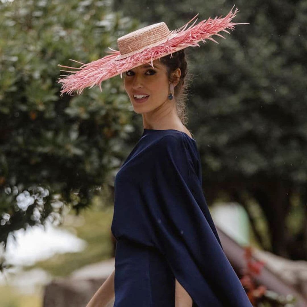 Ocho tocados que convertirán un look de invitada sencillo en uno espectacular