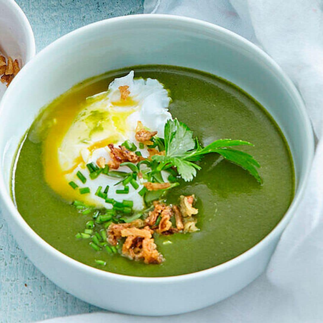 Sopa de guisantes con huevo poché