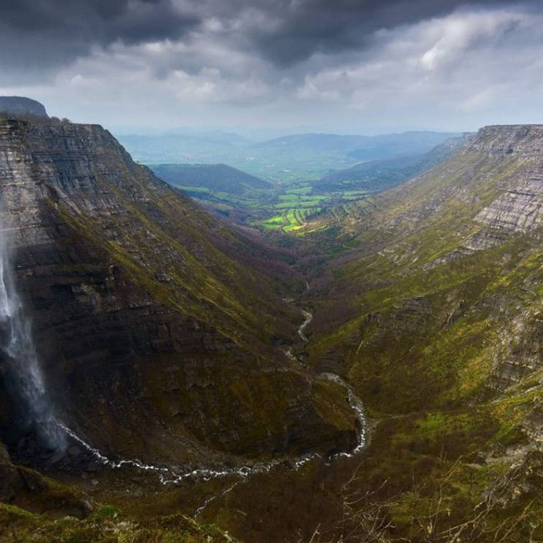 Cascadas como rascacielos en el norte de Álava