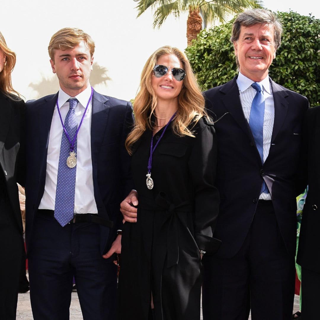 Luis y Amina Martínez de Irujo, los grandes protagonistas de la reunión familiar en la Semana Santa sevillana