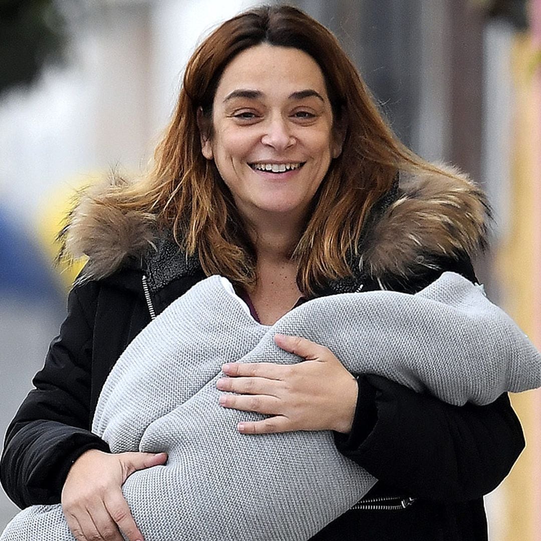 Toñi Moreno y la pequeña Lola reciben 'emocionadas' la visita de alguien muy especial