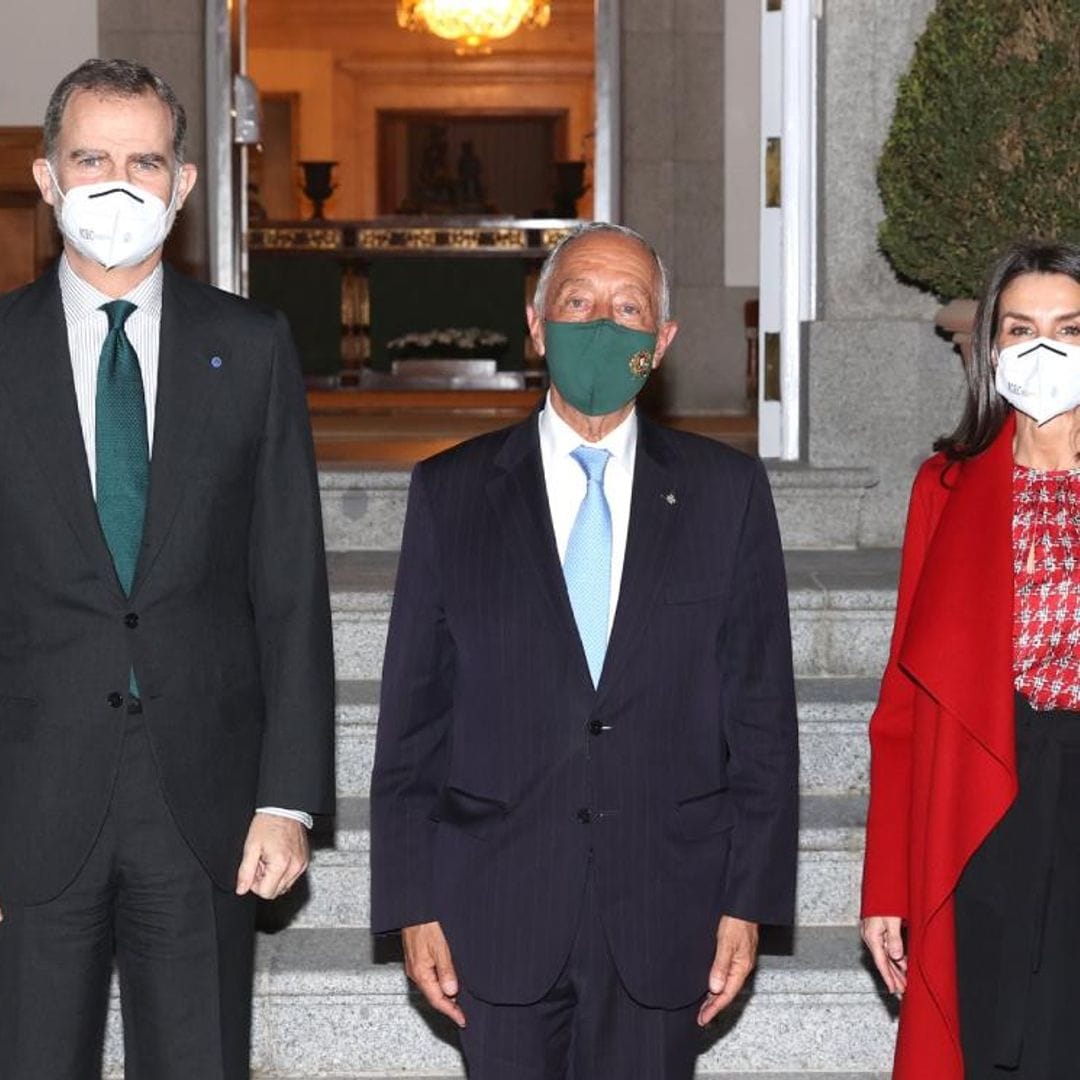 El cariñoso recibimiento de los Reyes al presidente de Portugal, Marcelo Rebelo de Sousa