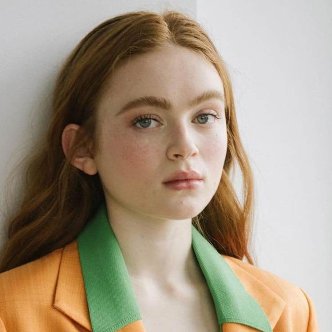 Sadie Sink nos da su mejor truco para transformar una coleta en el peinado más elegante