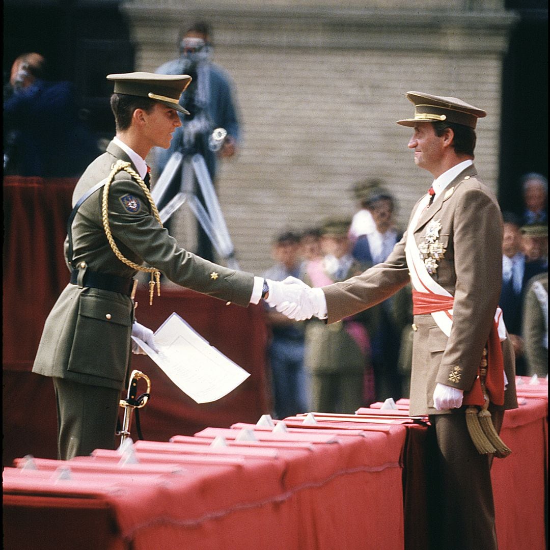 Recordamos la fiesta privada con la que don Felipe celebró hace 38 años su primer título militar