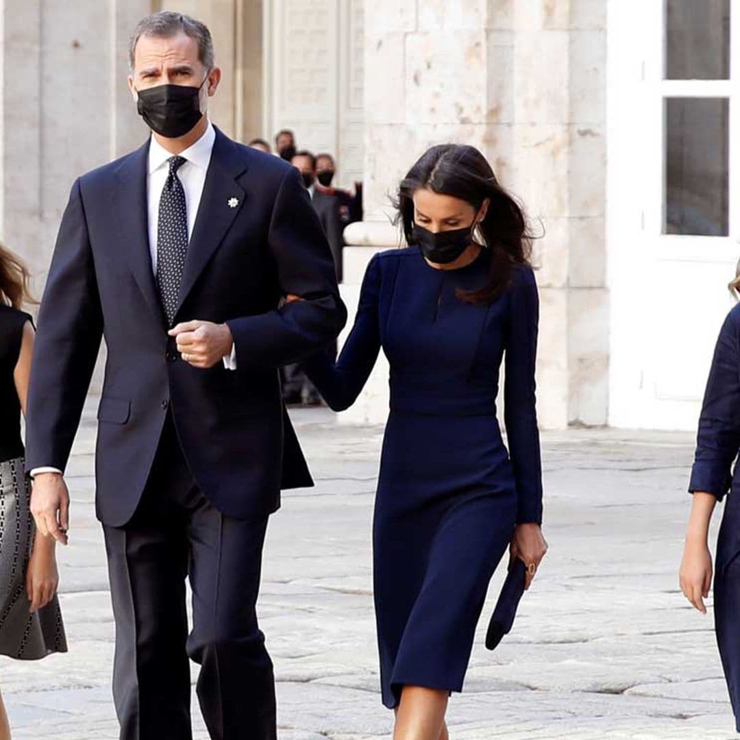 Los Reyes, junto a sus hijas, presiden en el Palacio Real el homenaje de Estado a las víctimas del coronavirus