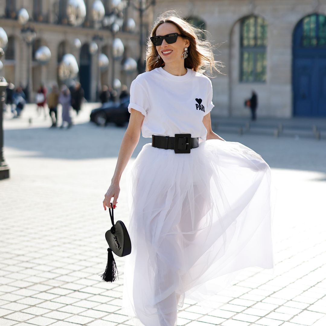 Nuestra estilista elige las camisetas básicas y de tendencia más bonitas para llevar de aquí a octubre