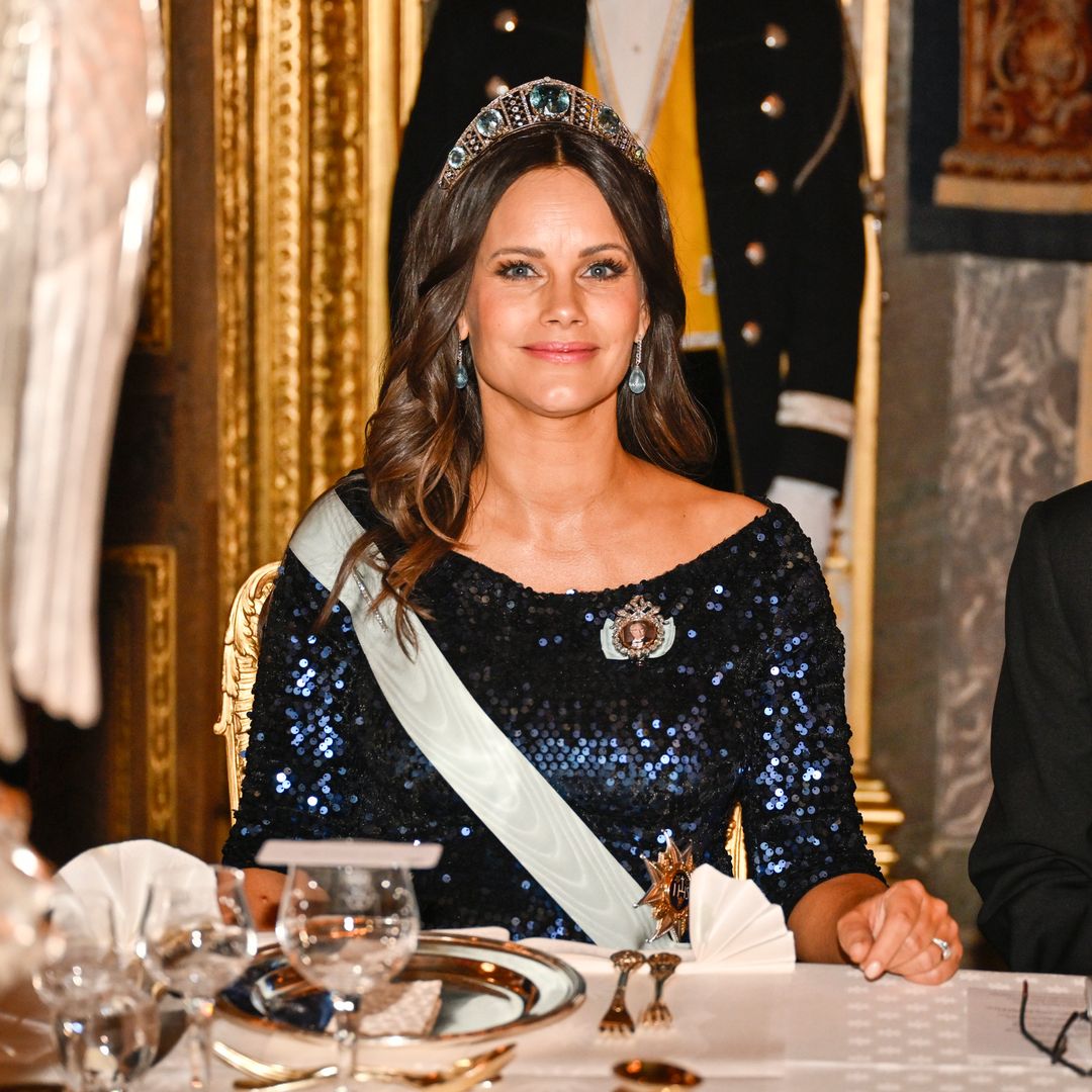 Sofia de Suecia pide prestado a su cuñada un vestido premamá de lentejuelas y estrena la tiara Aquamarine Kokoshnik